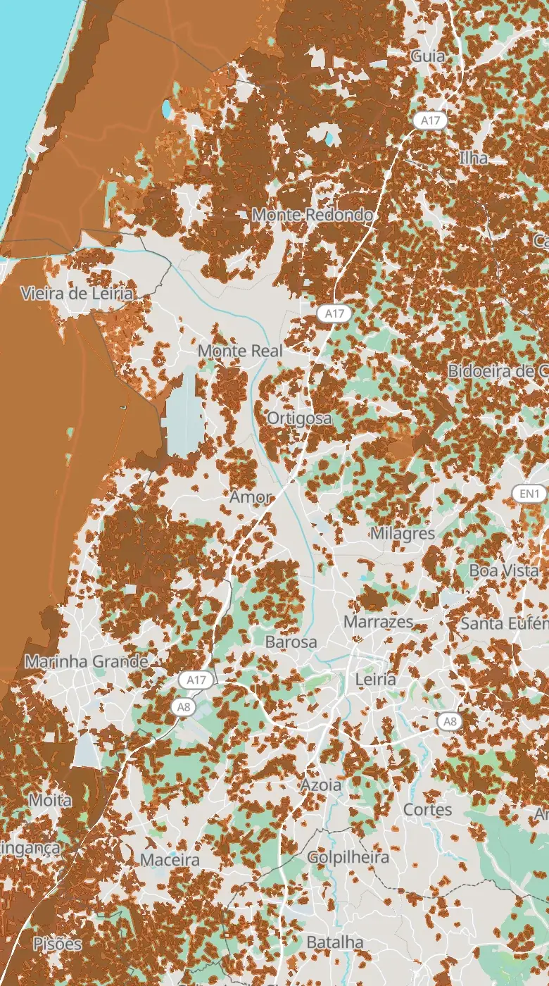 Pré-visualização do mapa: pinhais à volta de Leiria e da Marinha Grande, coloridos por classe